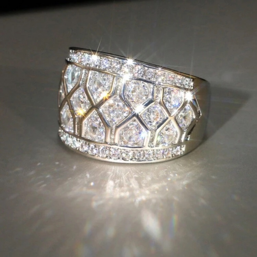 Cubic Zirconia, Bling, LuxuryCocktail Ring, Sz 6
